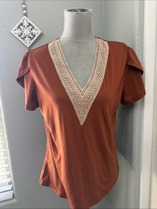 None Tops - Women’s Rust V-Neck Tee with Cream Crochet Trim